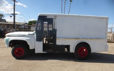 Ford-500-1961-MILK-TRUCK-1