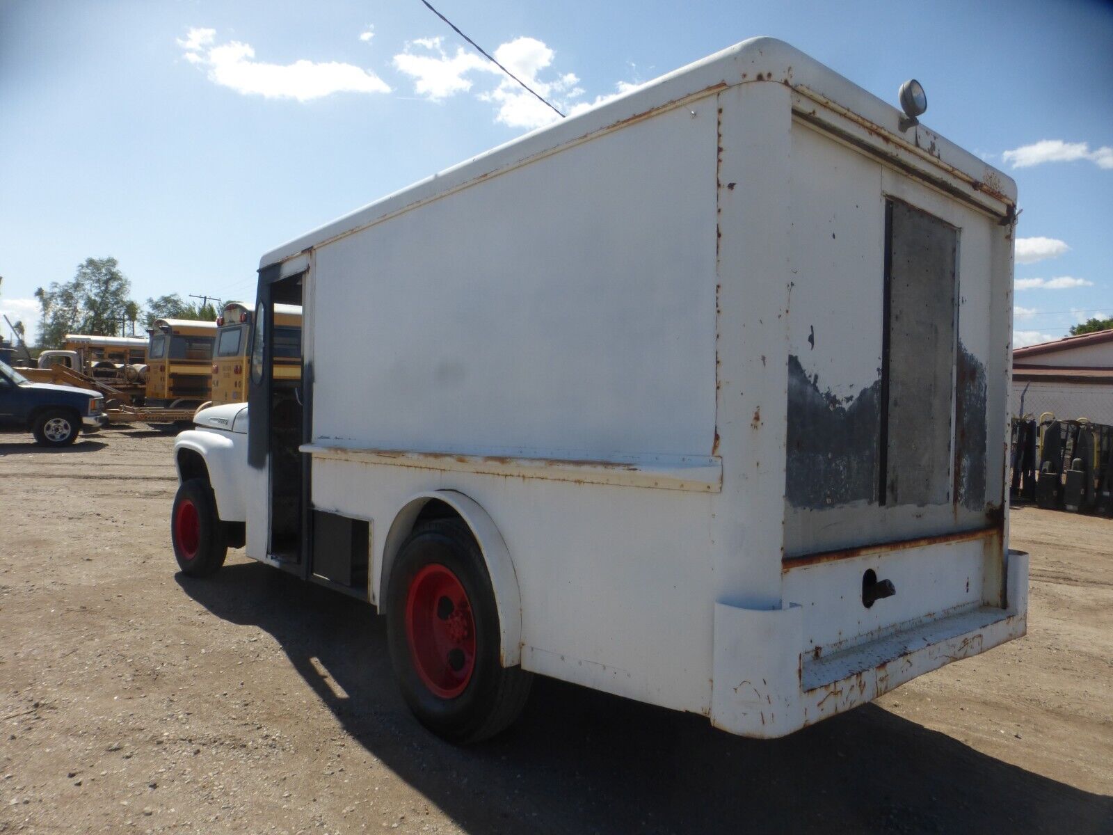 Ford-500-1961-MILK-TRUCK-2