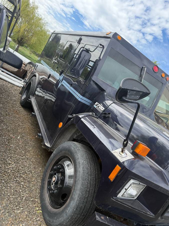 Ford-700-diesel-1991-1