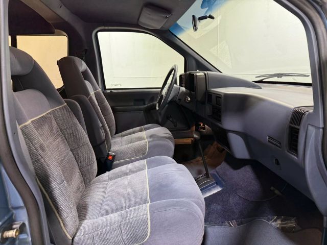 Ford-Aerostar-1989-Van-15