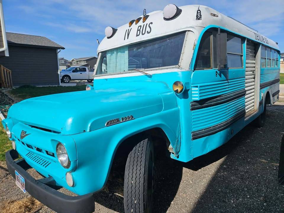 Ford-B600-1957-5