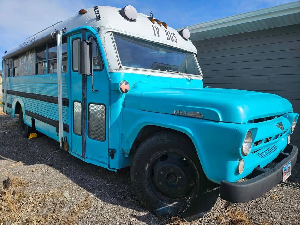 Ford-B600-1957