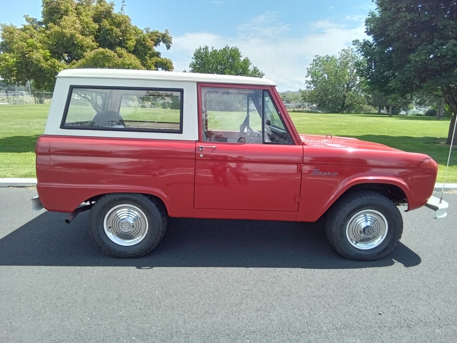 Ford-Bronco-1966-Convertible-21