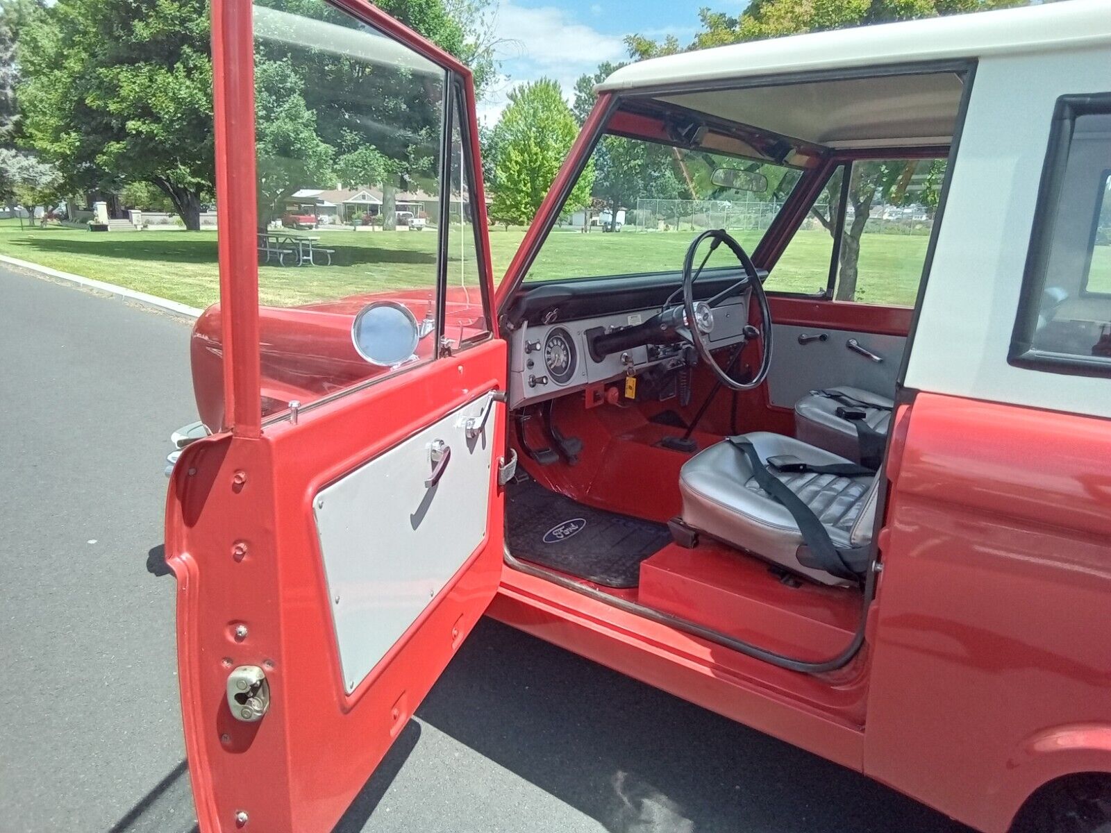 Ford-Bronco-1966-Convertible-3