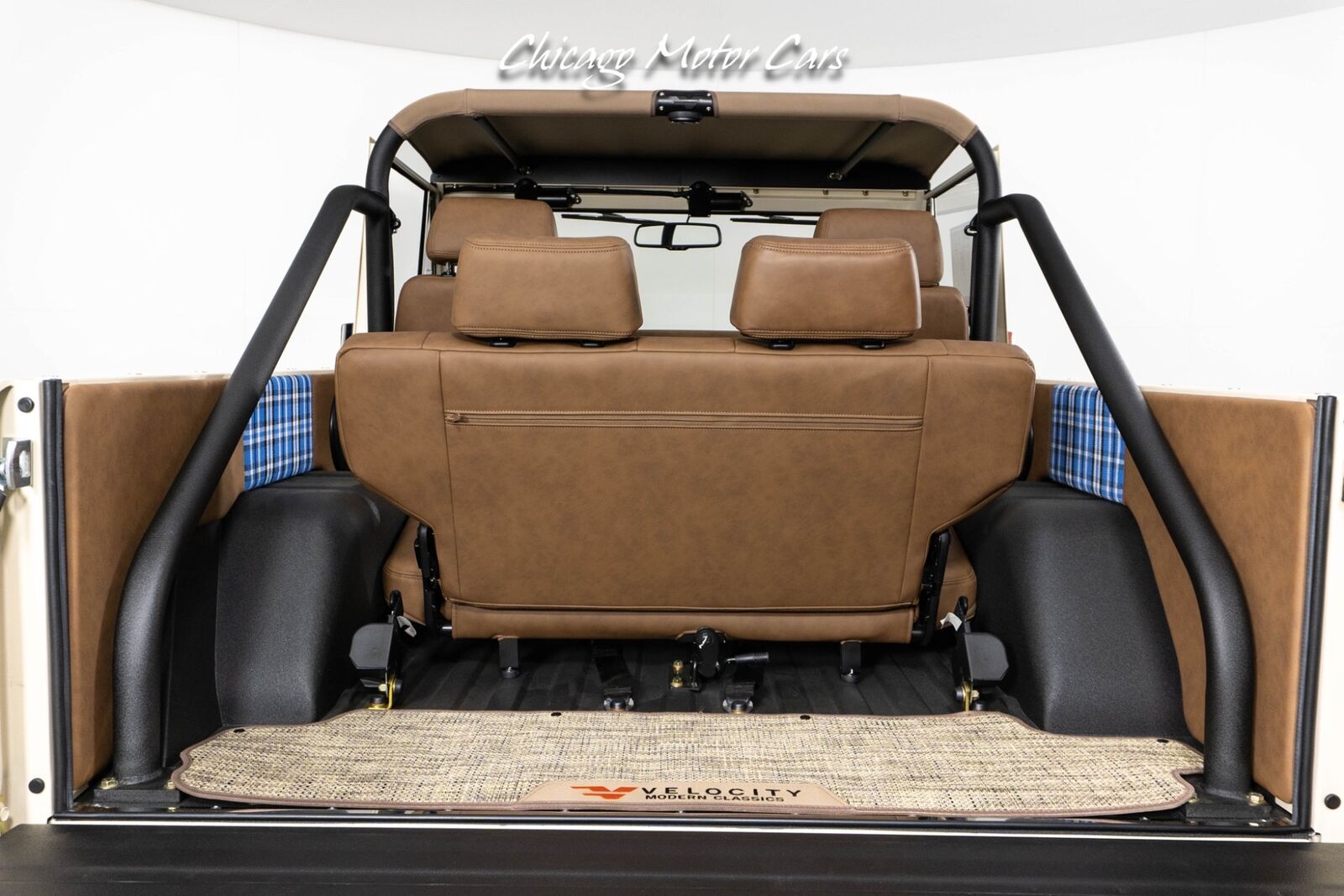 Ford-Bronco-1966-SUV-17