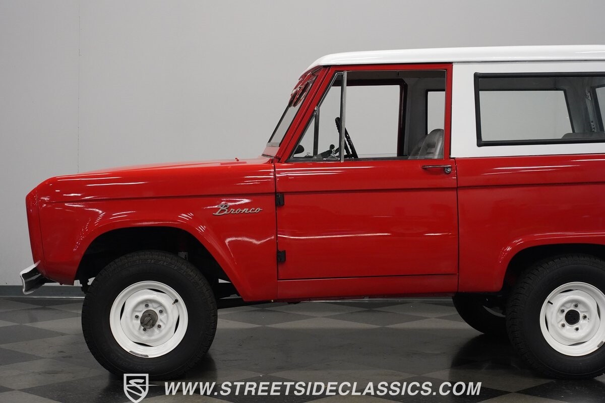 Ford-Bronco-1966-SUV-26