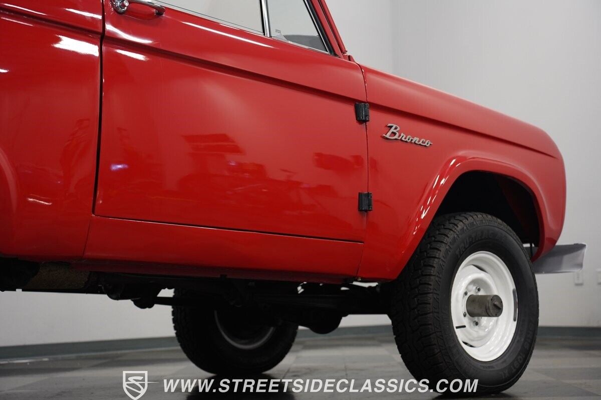 Ford-Bronco-1966-SUV-32