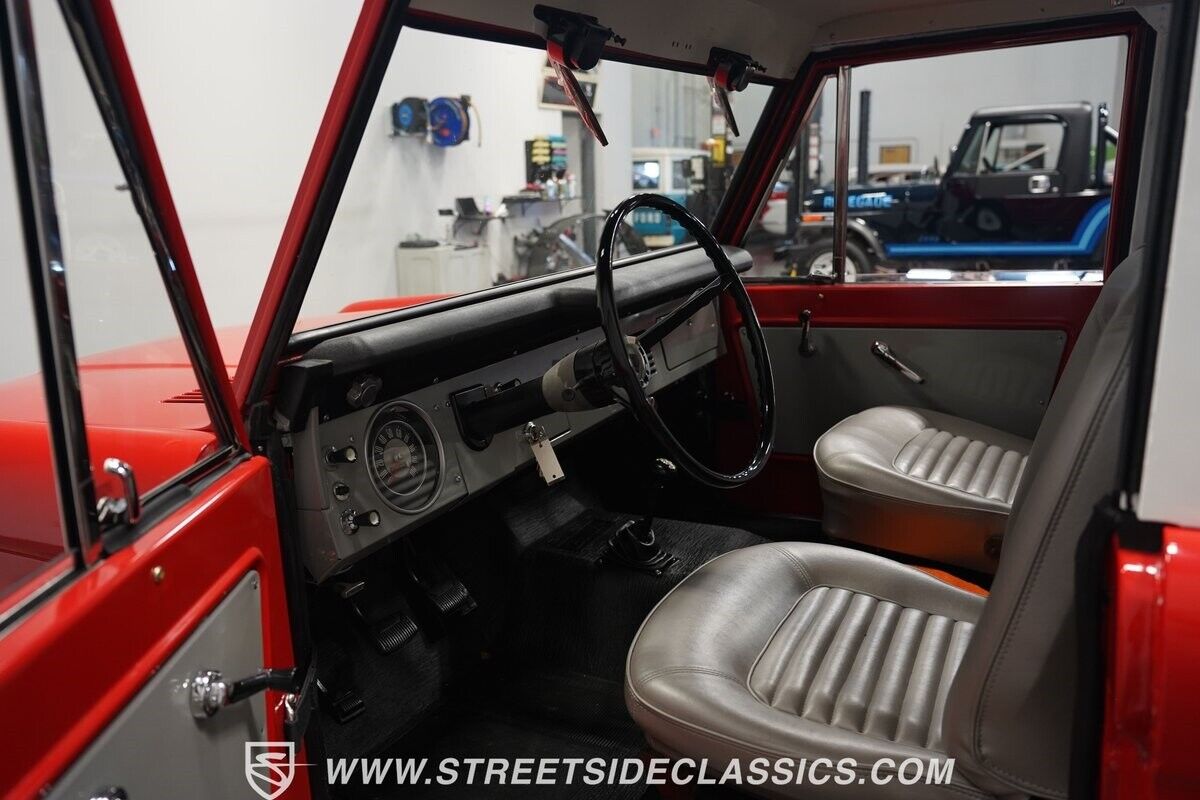 Ford-Bronco-1966-SUV-4