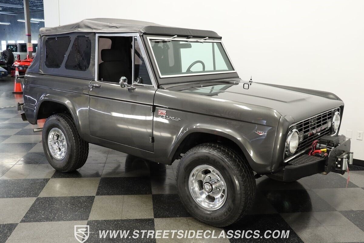 Ford-Bronco-1967-SUV-13