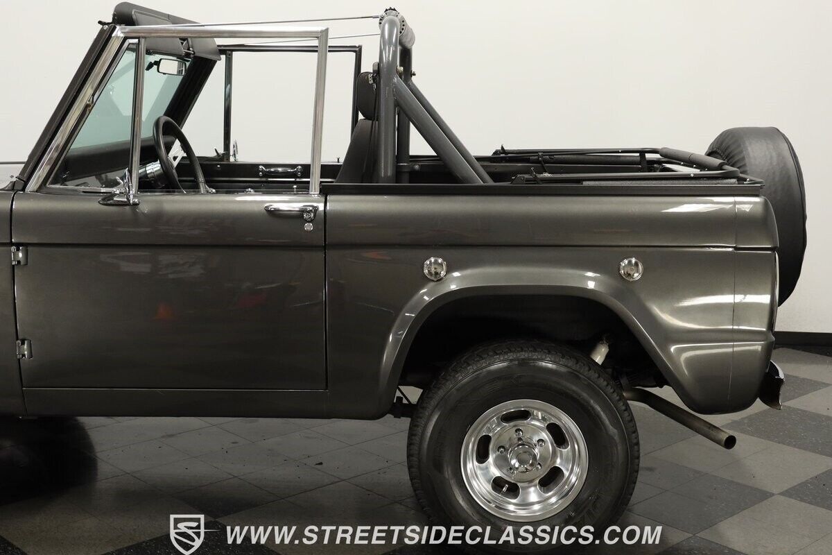 Ford-Bronco-1967-SUV-23