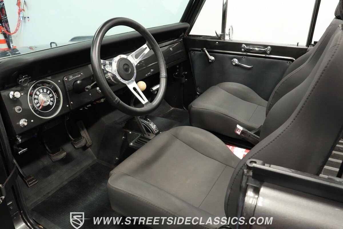 Ford-Bronco-1967-SUV-4