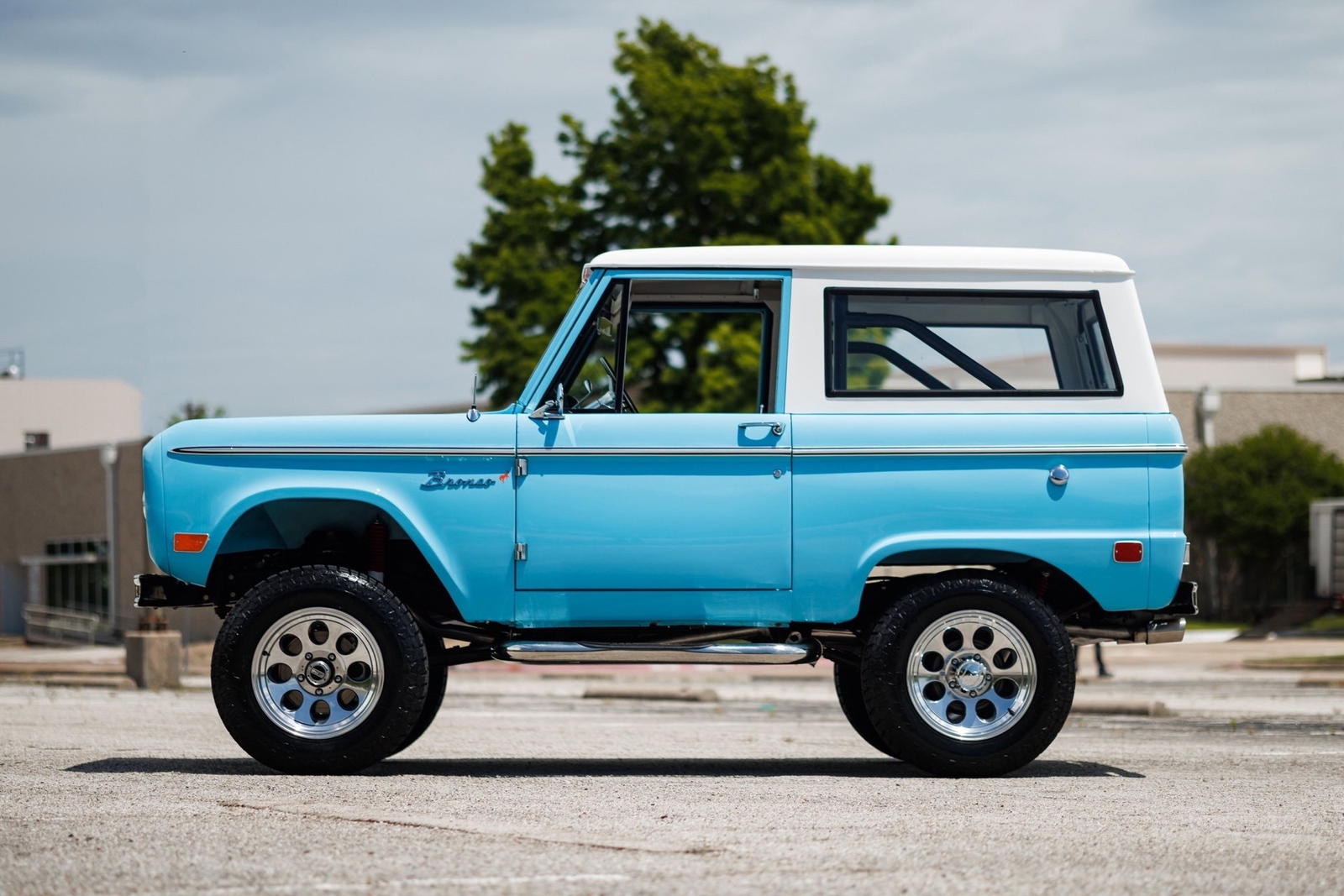 Ford-Bronco-1968-SUV-10