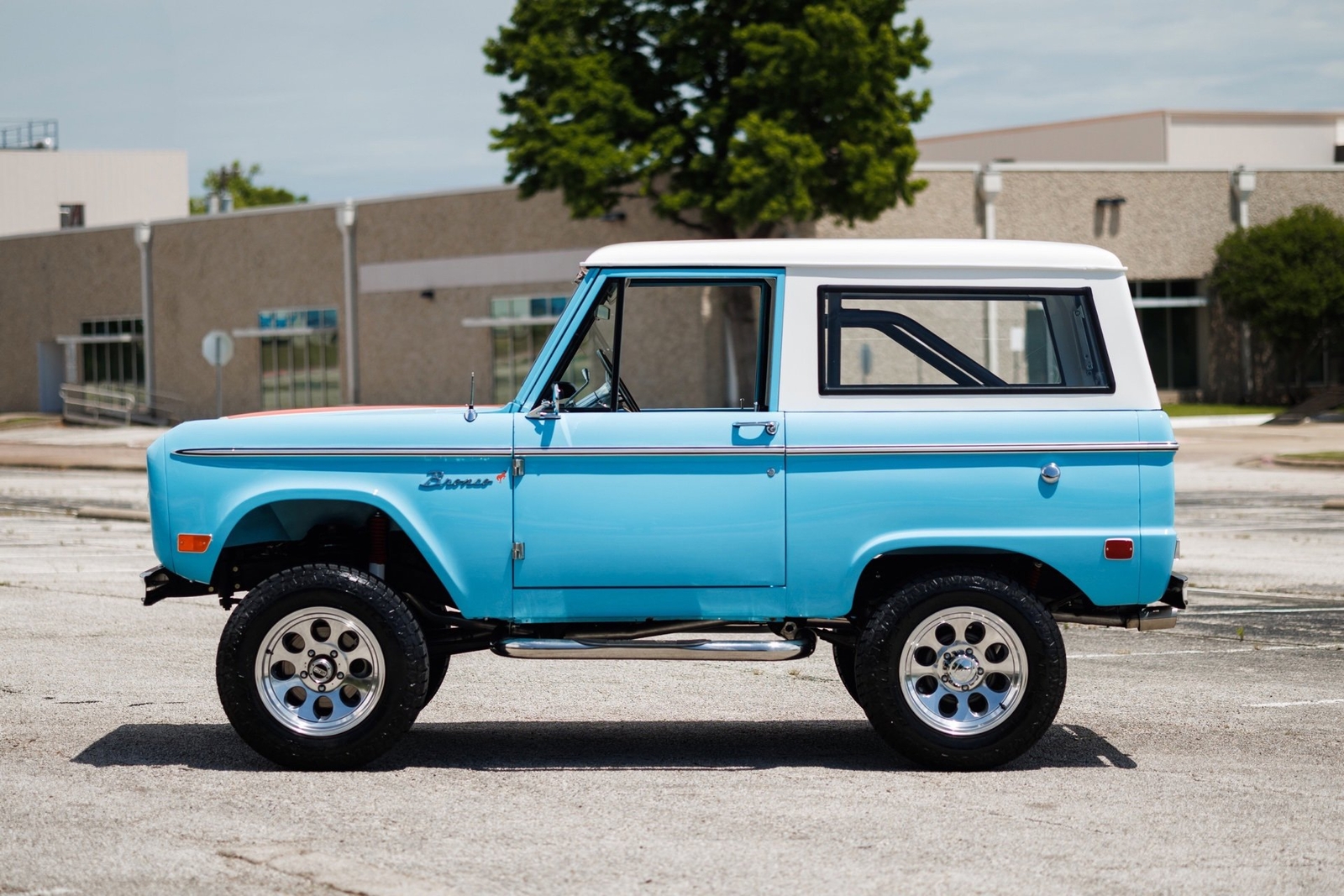Ford-Bronco-1968-SUV-11