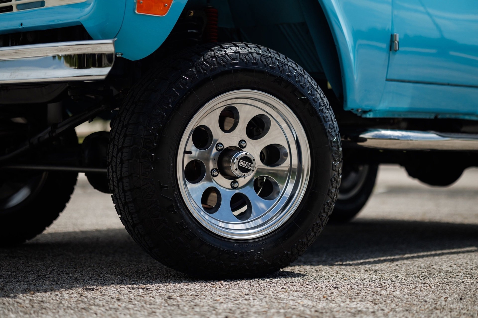 Ford-Bronco-1968-SUV-23
