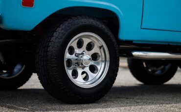 Ford-Bronco-1968-SUV-25
