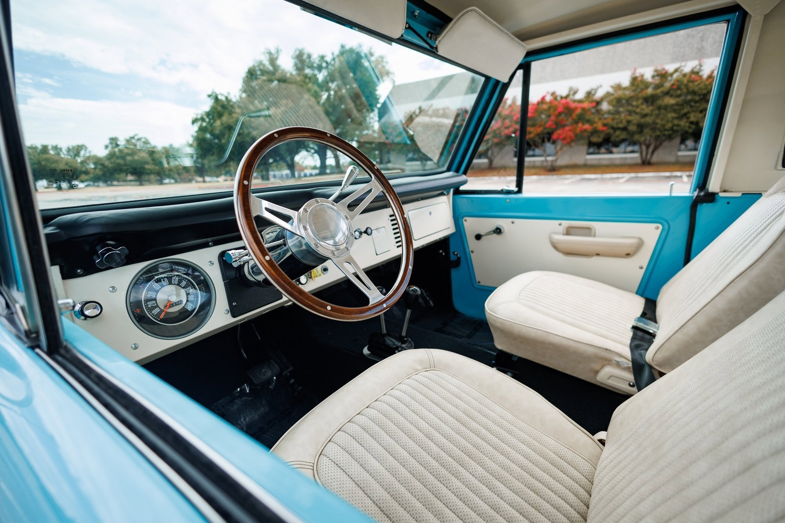 Ford-Bronco-1968-SUV-29