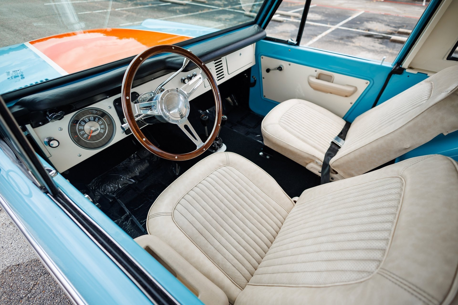 Ford-Bronco-1968-SUV-30