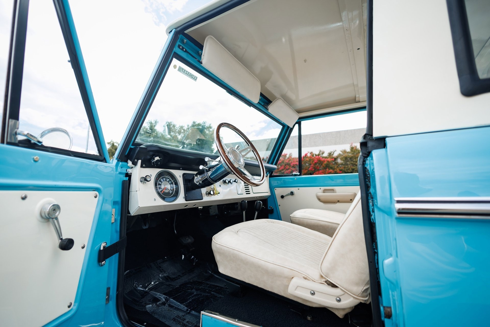 Ford-Bronco-1968-SUV-32