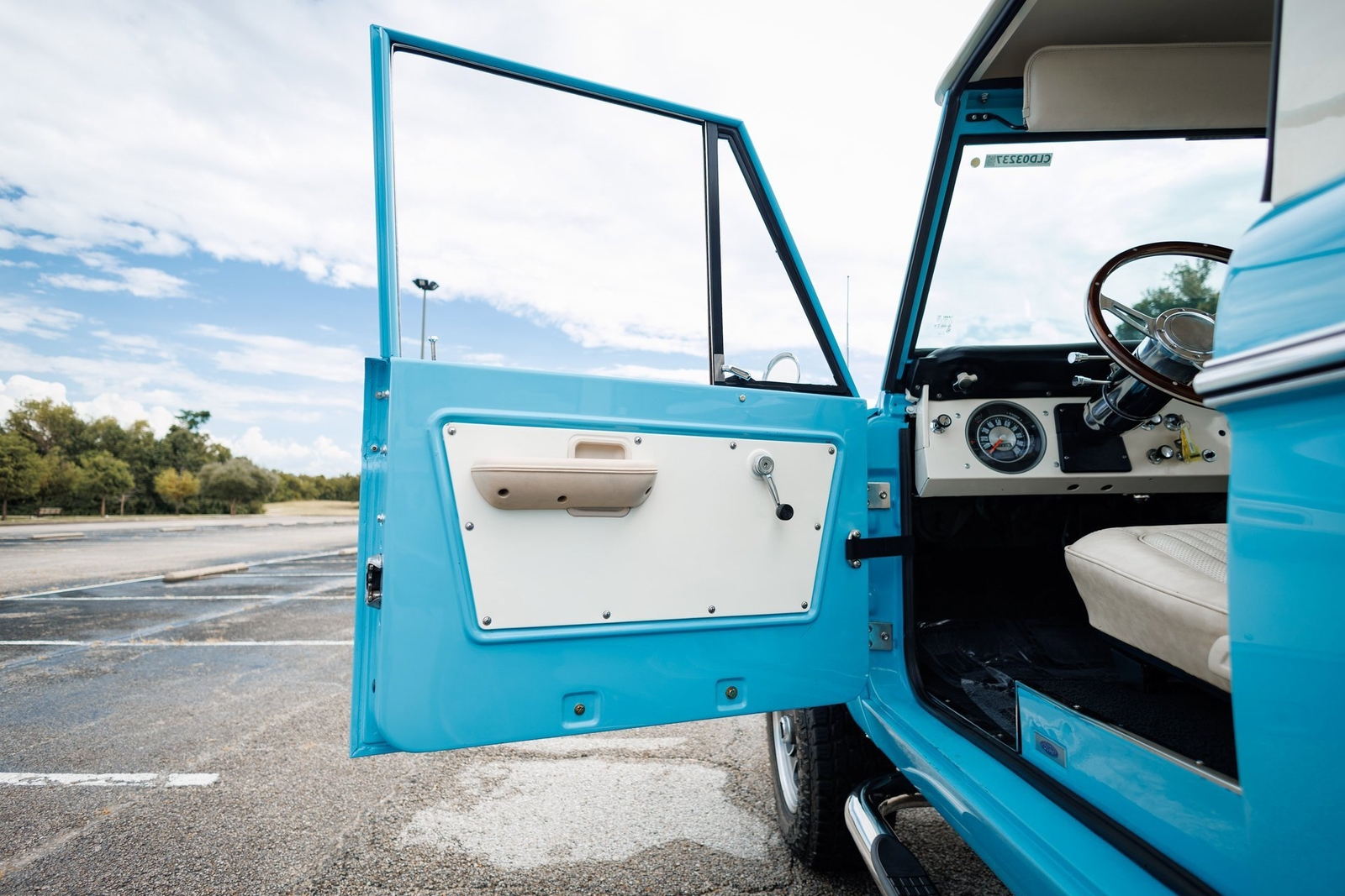 Ford-Bronco-1968-SUV-33