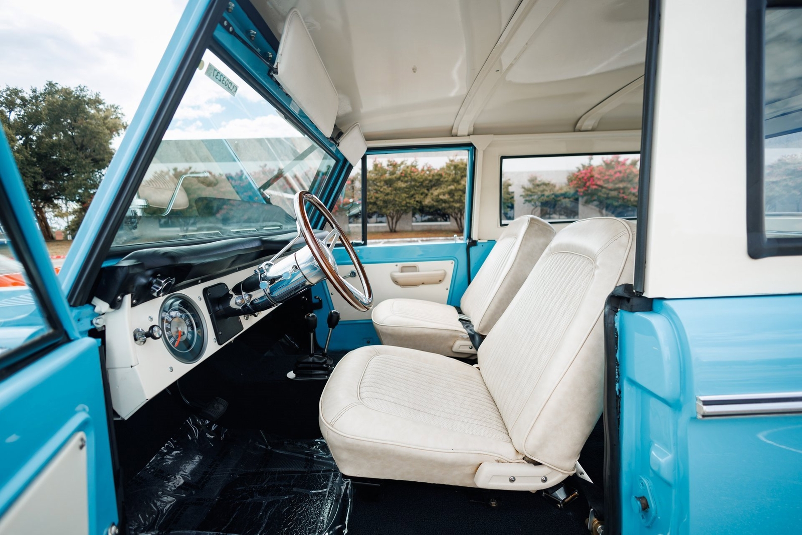 Ford-Bronco-1968-SUV-36