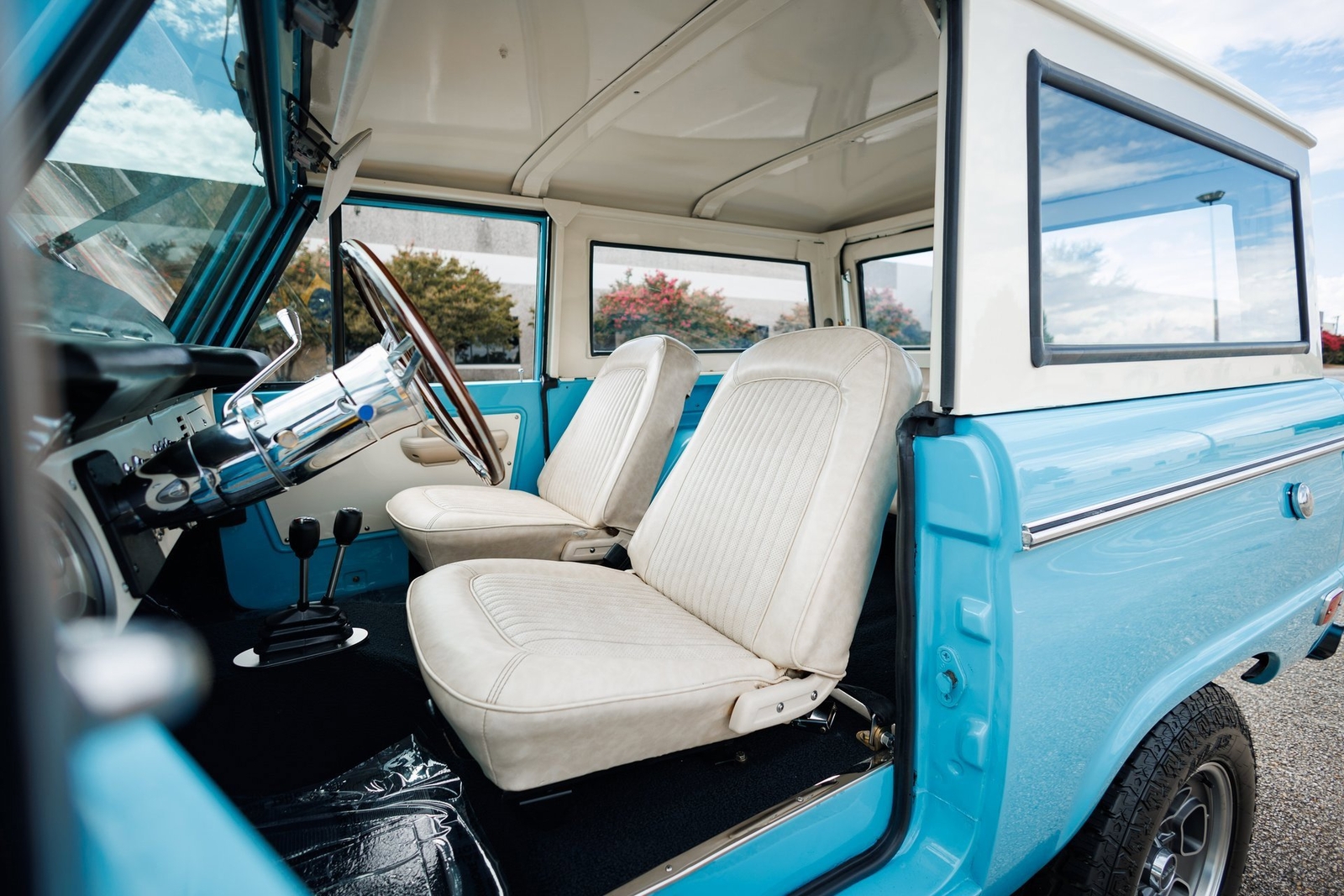 Ford-Bronco-1968-SUV-39