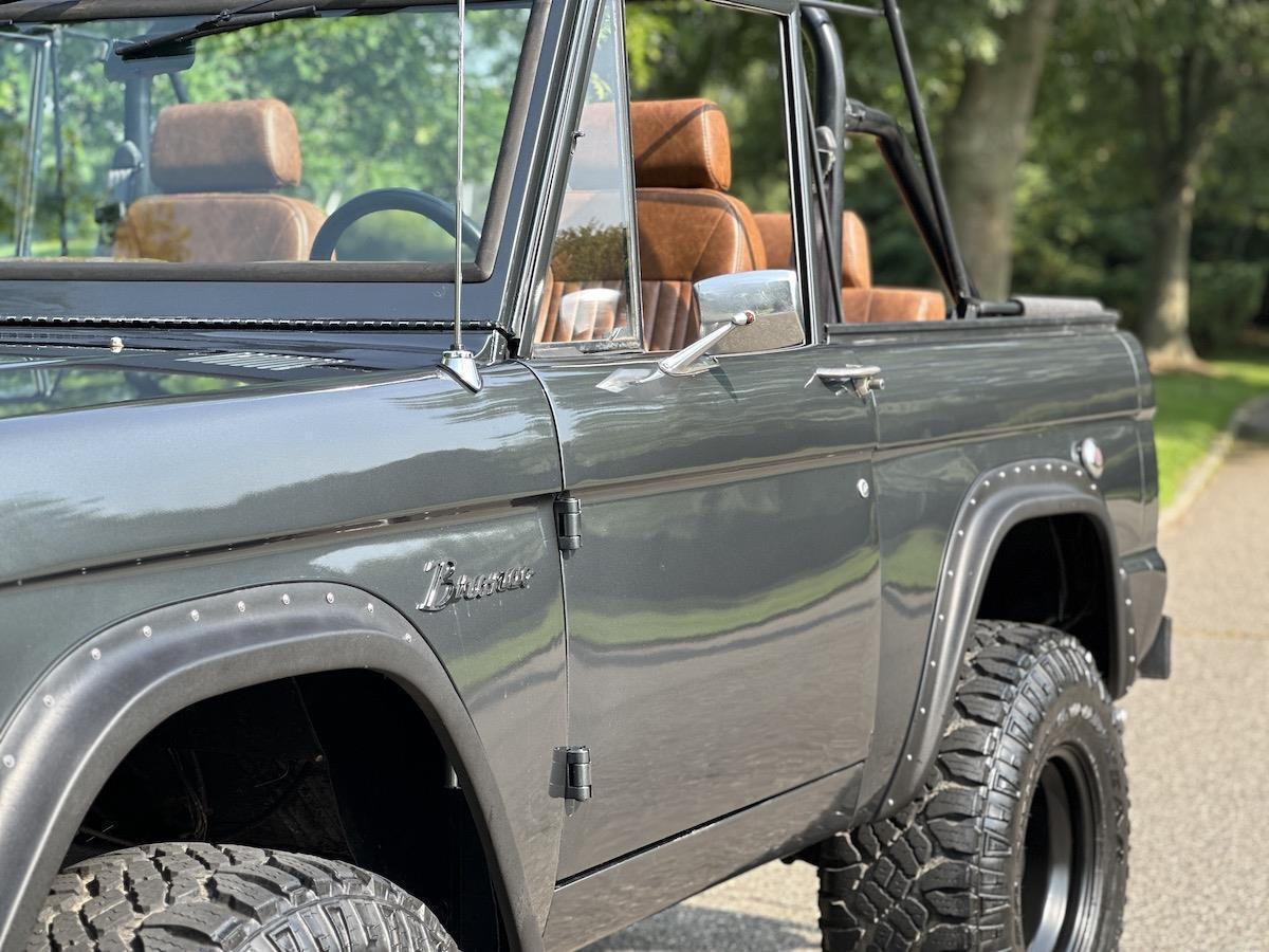 Ford-Bronco-1969-Convertible-25
