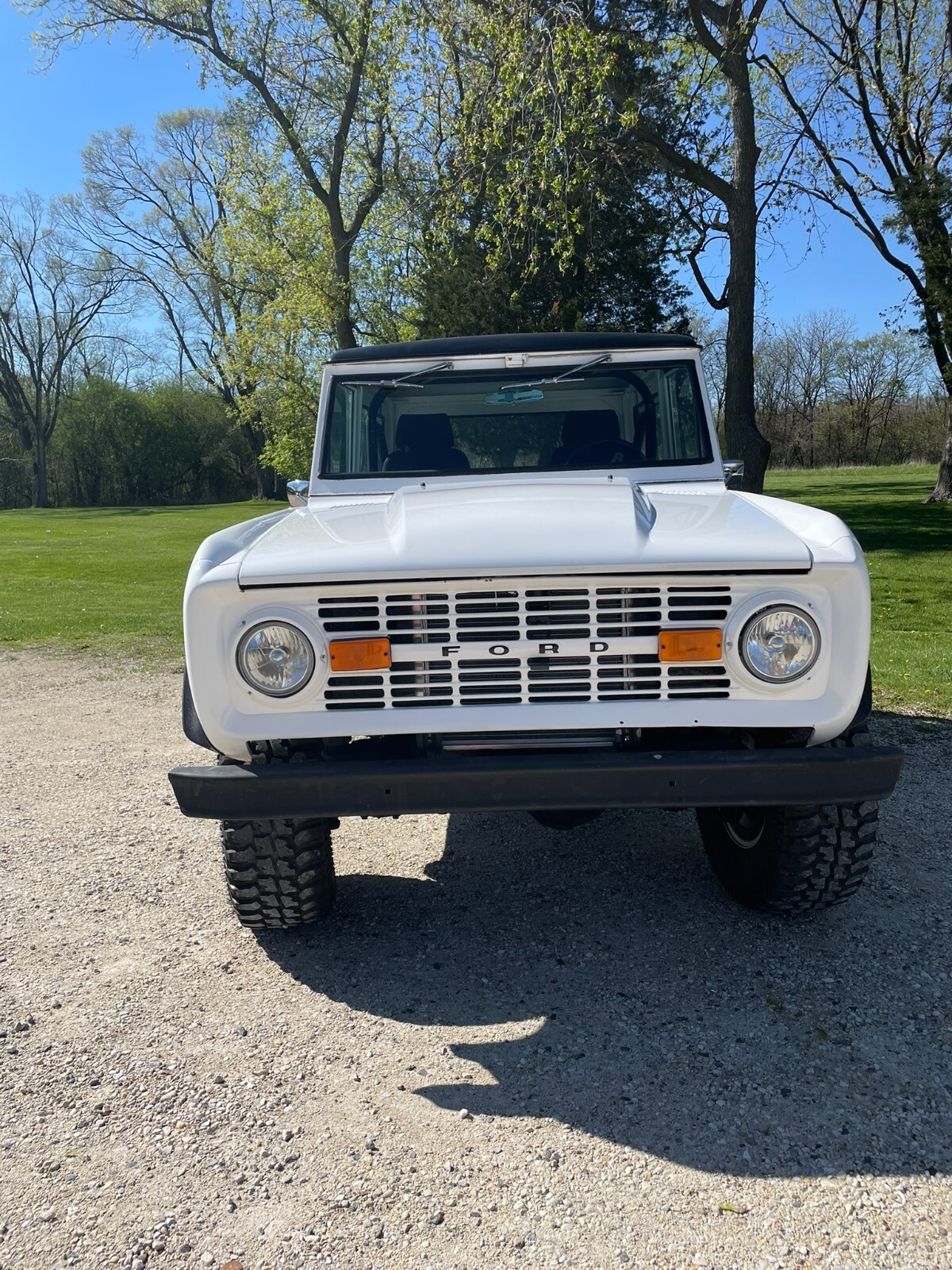 Ford-Bronco-1969-SUV-1