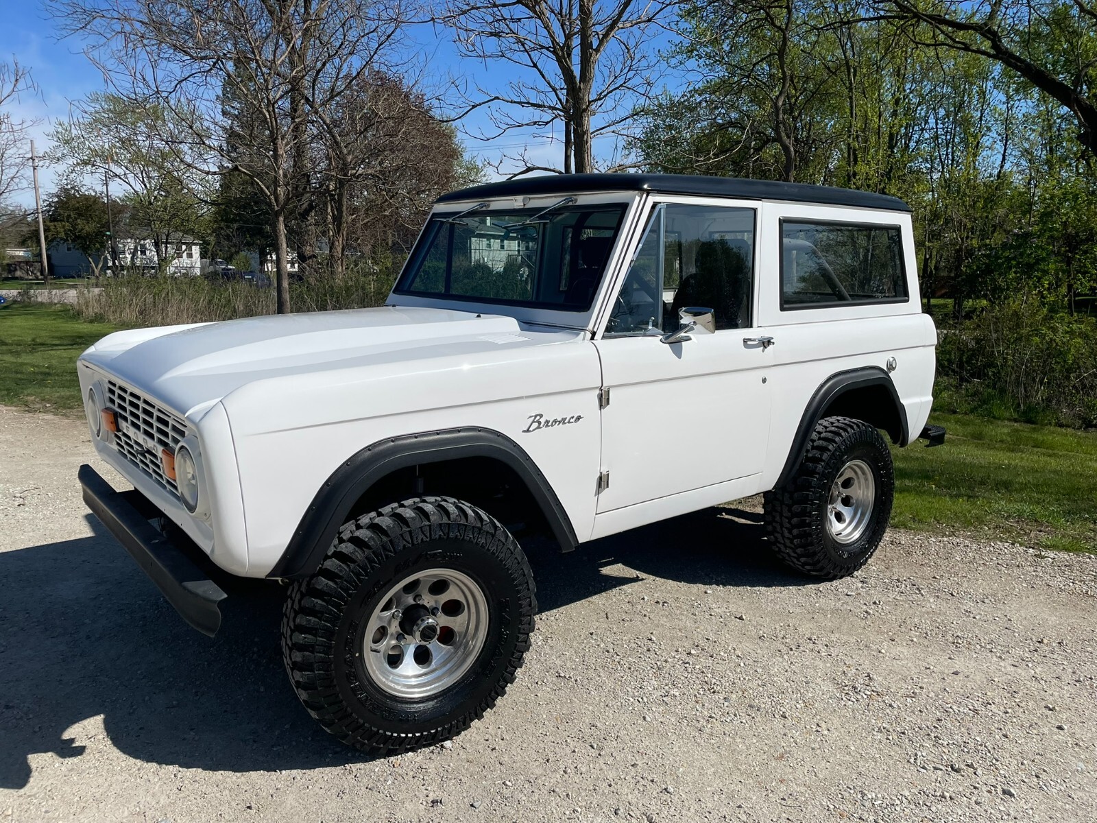 Ford-Bronco-1969-SUV-3
