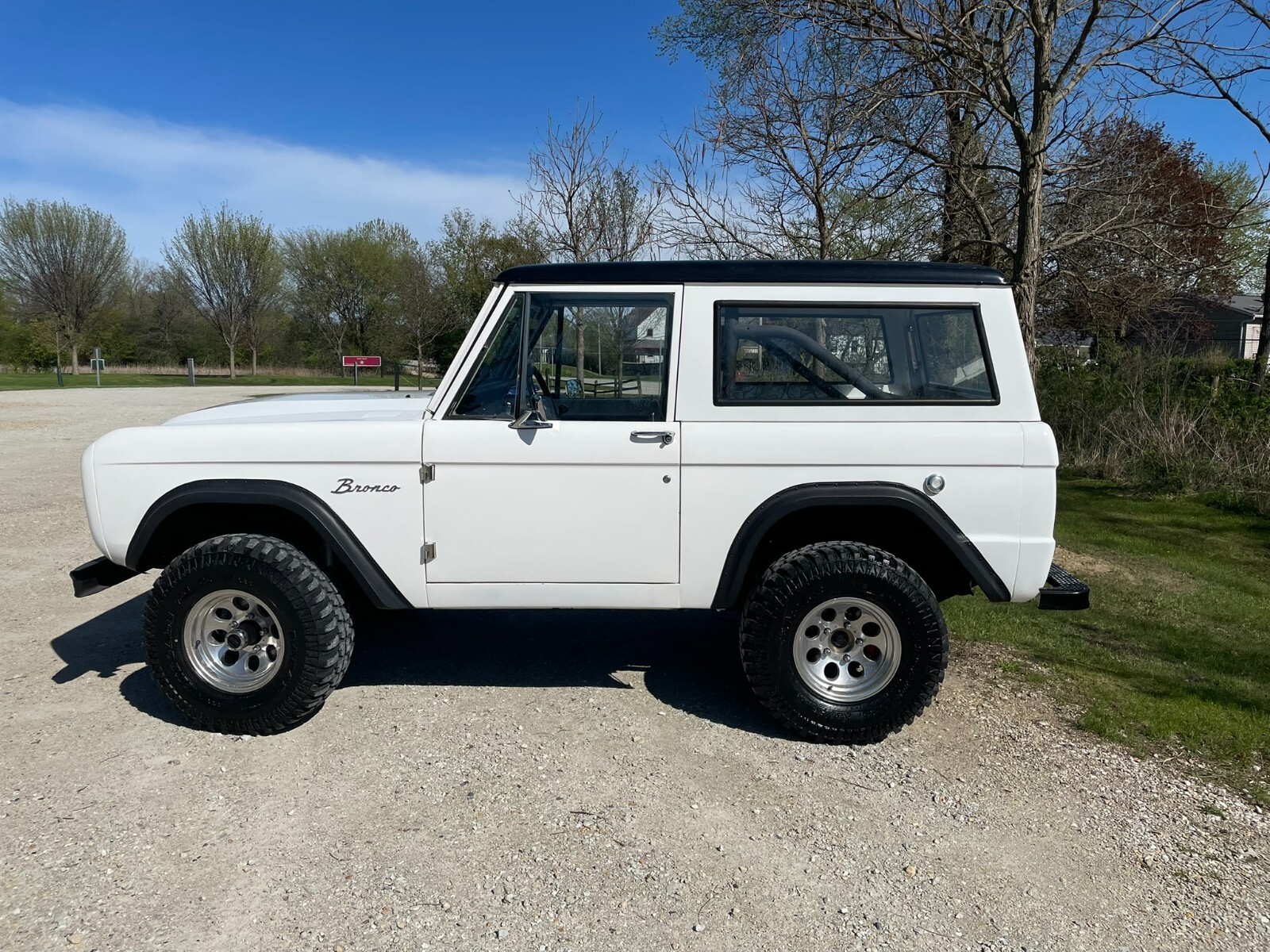 Ford-Bronco-1969-SUV-4