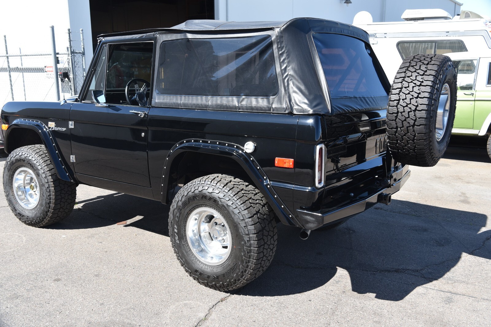 Ford-Bronco-1970-10