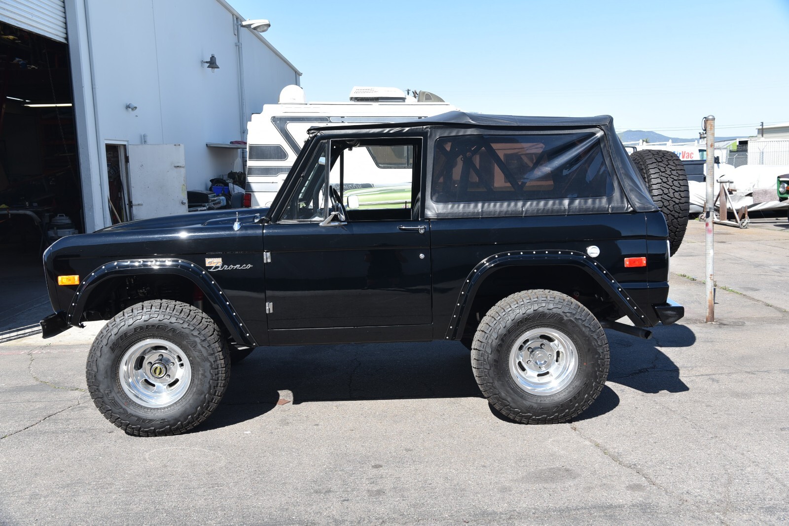 Ford-Bronco-1970-12