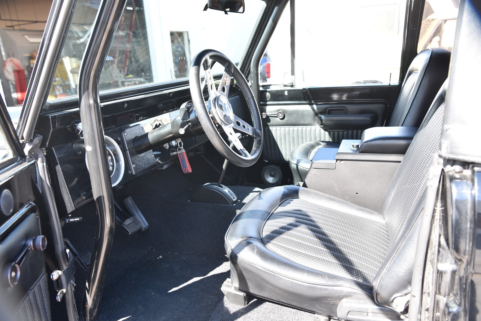 Ford-Bronco-1970-13