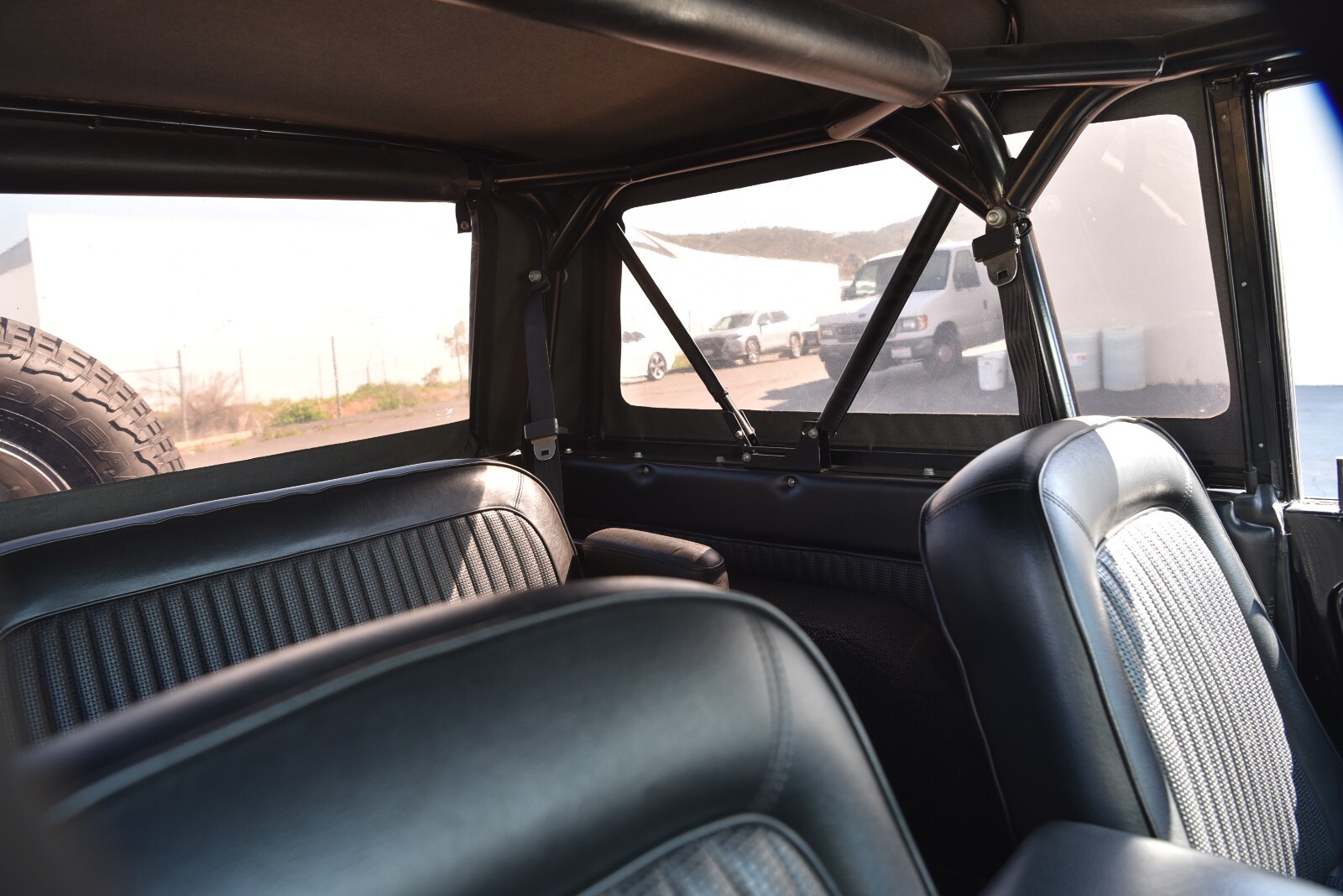 Ford-Bronco-1970-18