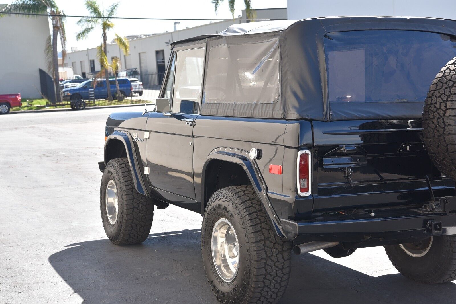 Ford-Bronco-1970-2