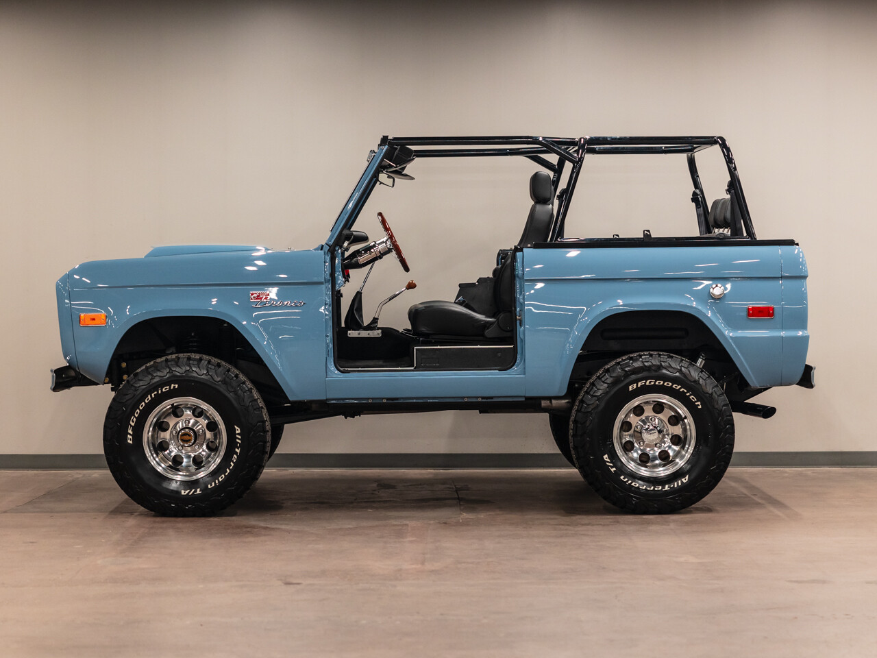 Ford-Bronco-1971-SUV-1