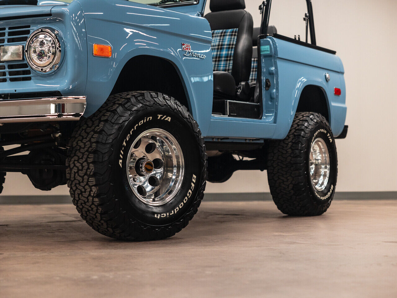 Ford-Bronco-1971-SUV-10