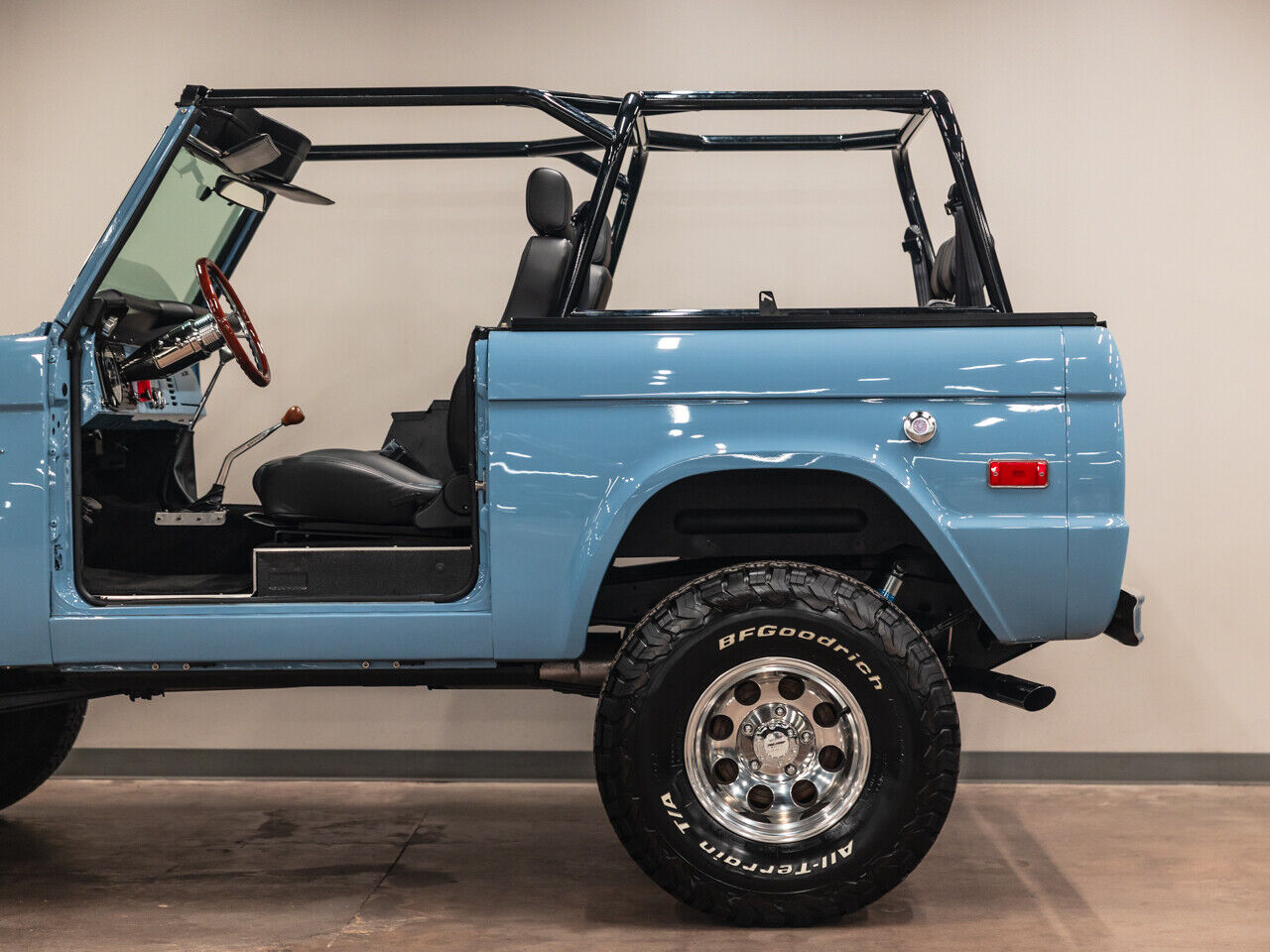 Ford-Bronco-1971-SUV-13
