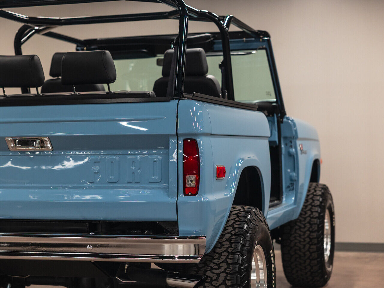 Ford-Bronco-1971-SUV-18