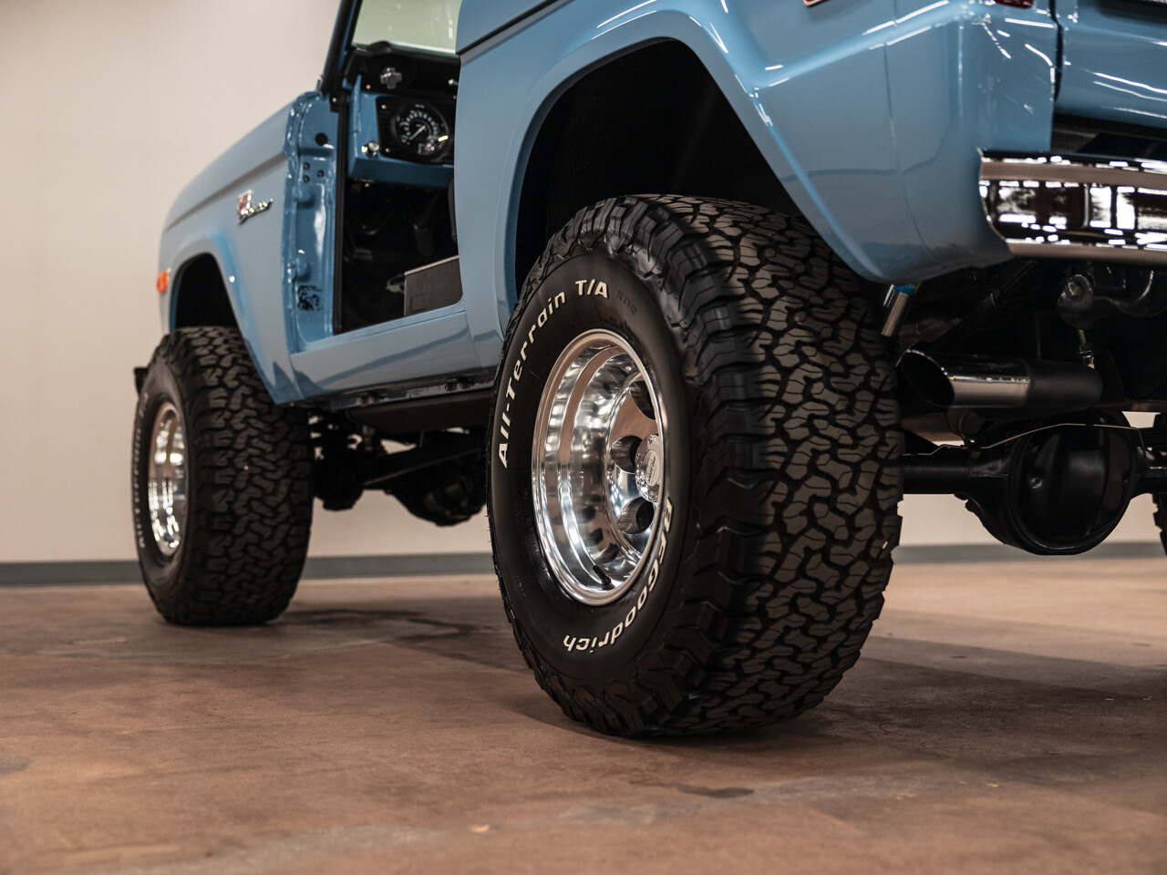 Ford-Bronco-1971-SUV-25