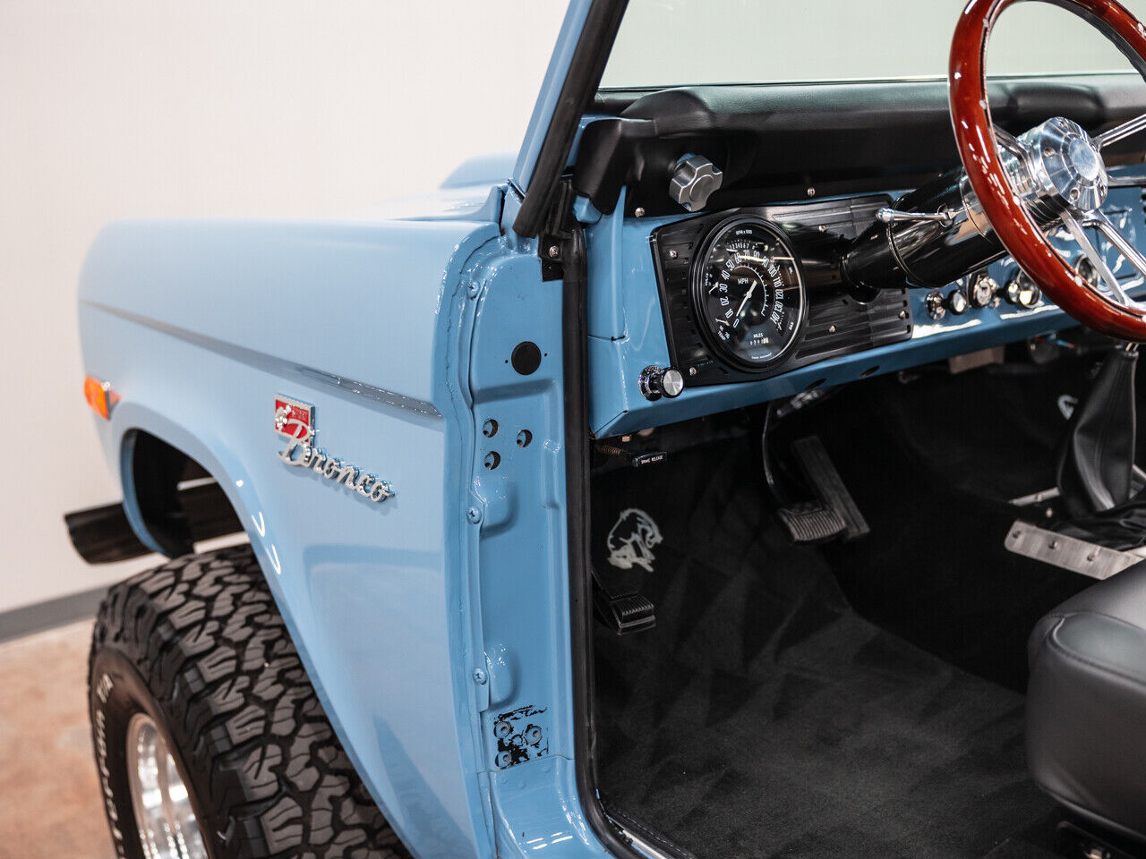 Ford-Bronco-1971-SUV-29