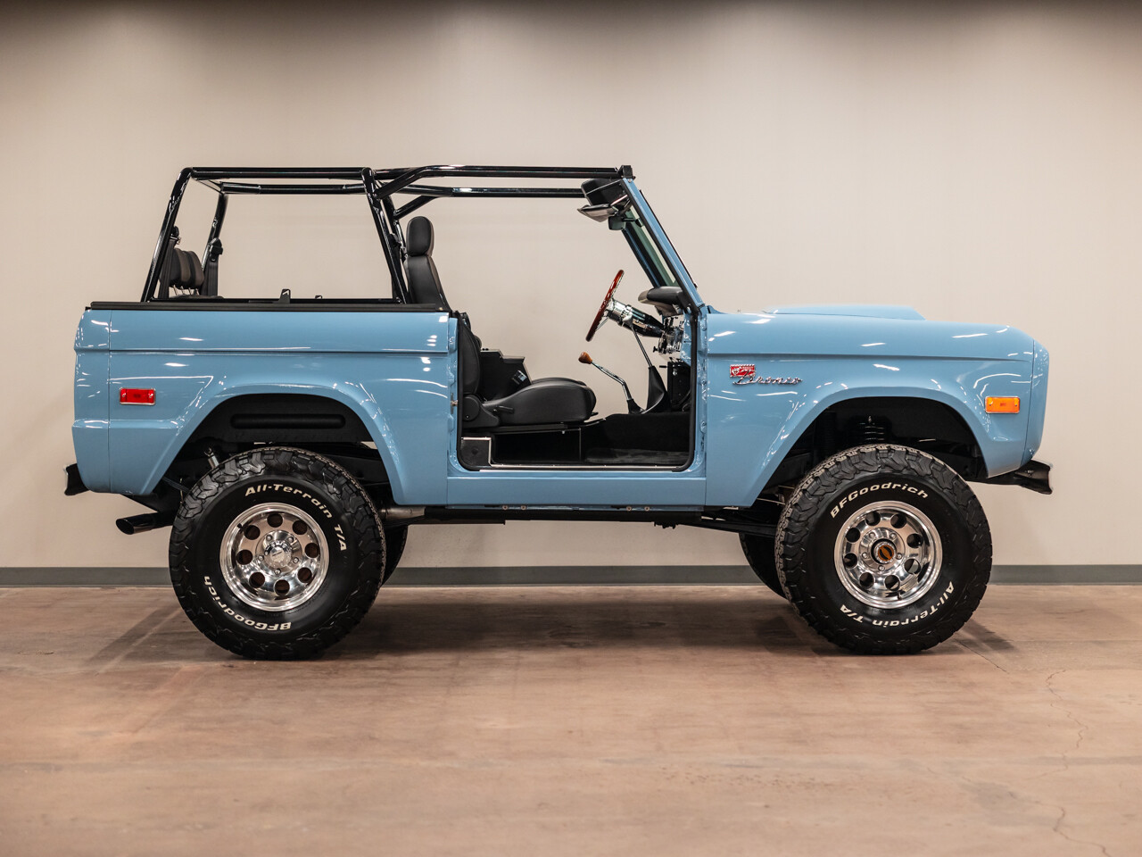 Ford-Bronco-1971-SUV-3