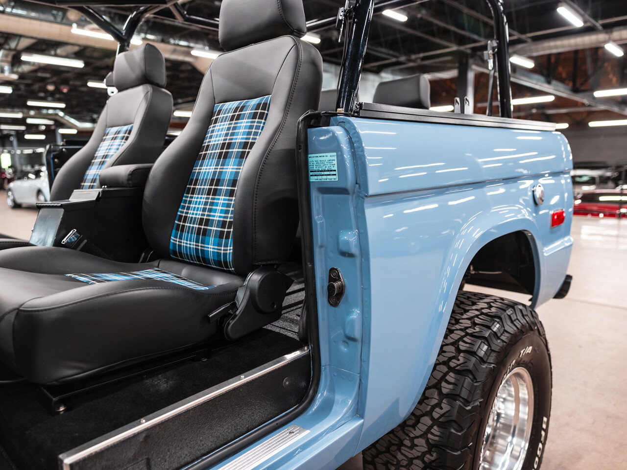 Ford-Bronco-1971-SUV-31