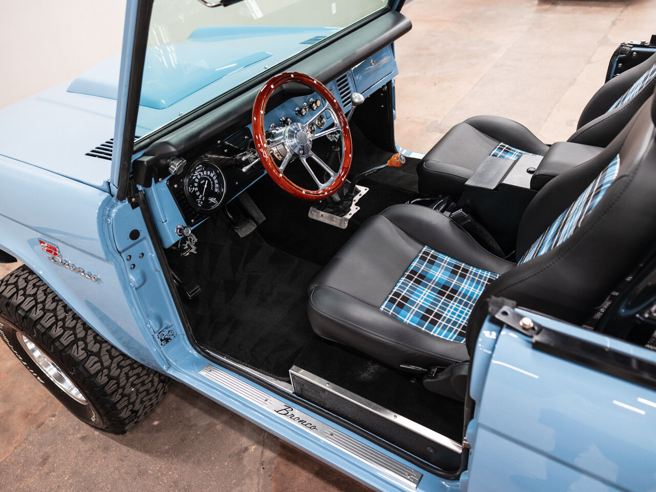 Ford-Bronco-1971-SUV-33