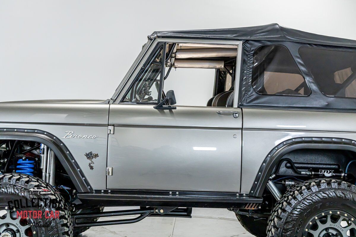 Ford-Bronco-1971-SUV-37