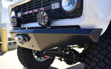 Ford-Bronco-1971-white-4