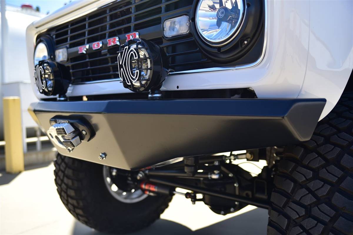 Ford-Bronco-1971-white-4