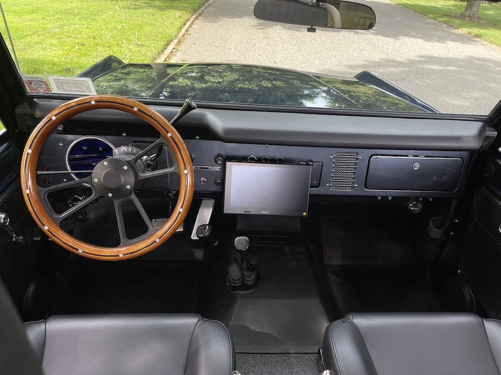 Ford-Bronco-1976-Convertible-2