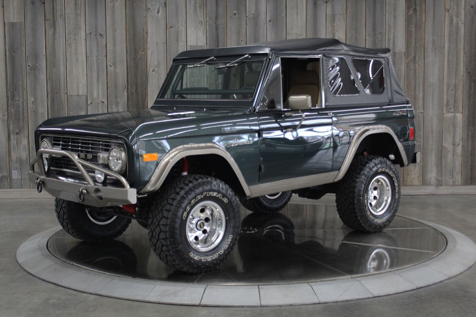 Ford-Bronco-1977-Restomod-1