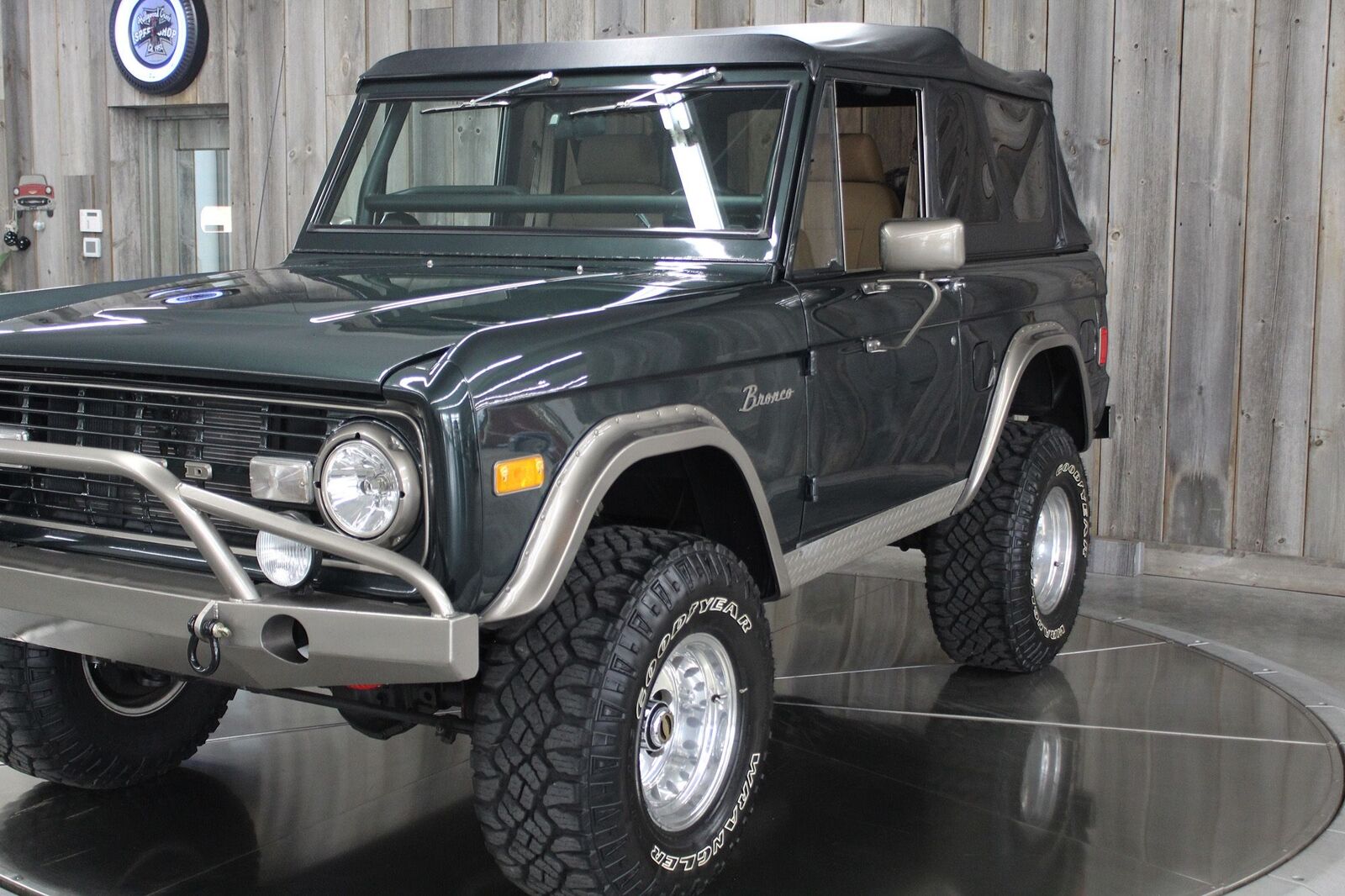 Ford-Bronco-1977-Restomod-11