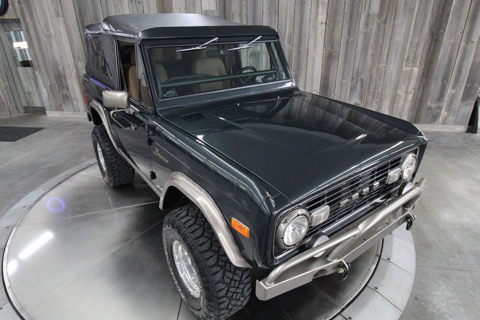 Ford-Bronco-1977-Restomod-15